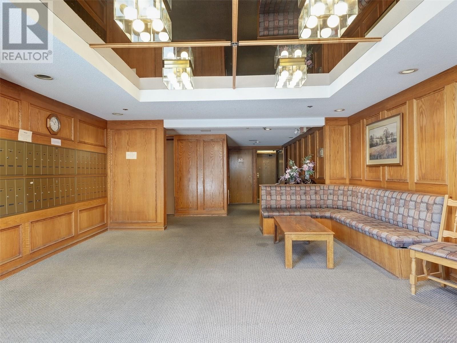 #404 1560 HILLSIDE AVE - Image 25