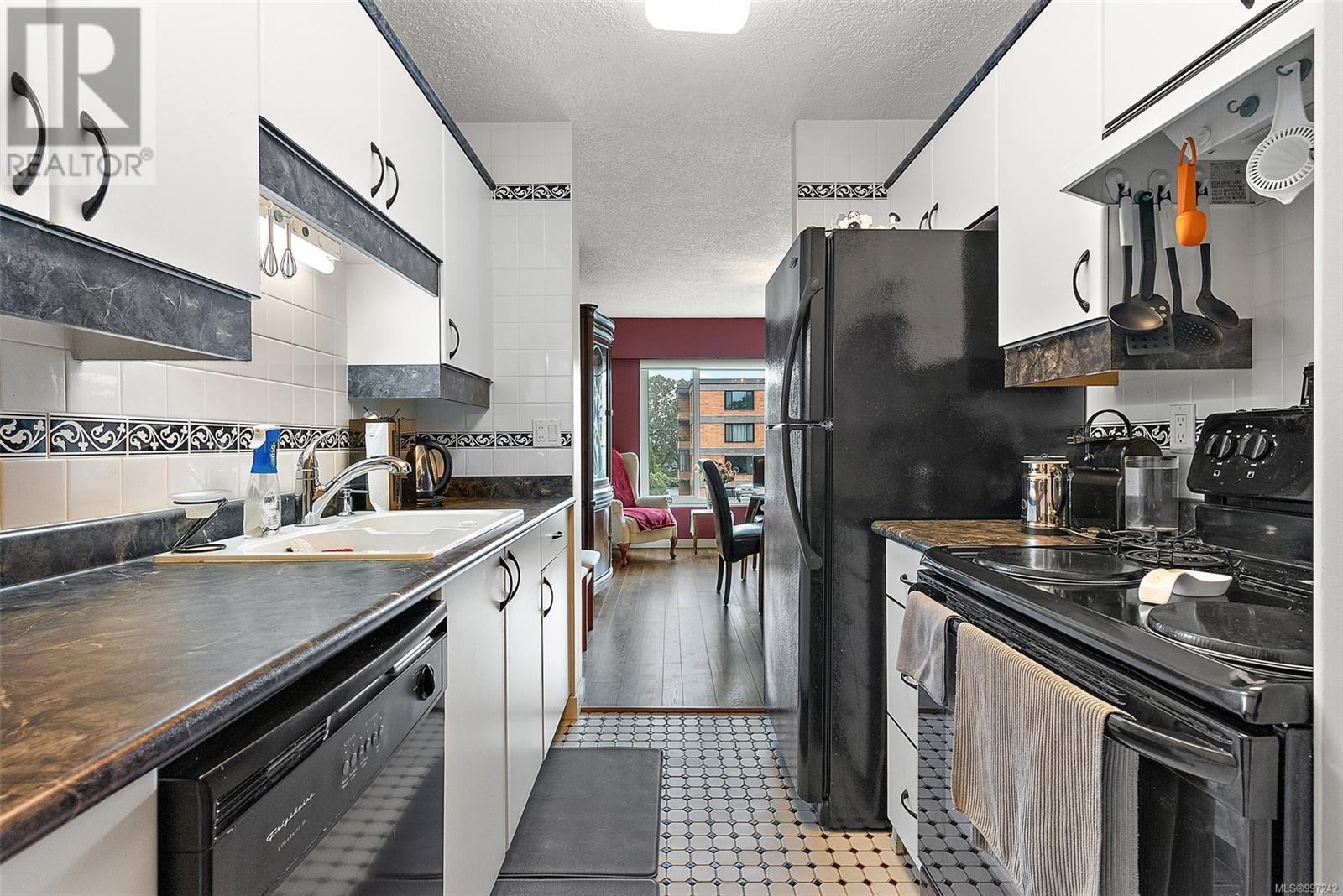 404 2920 COOK St, Victoria