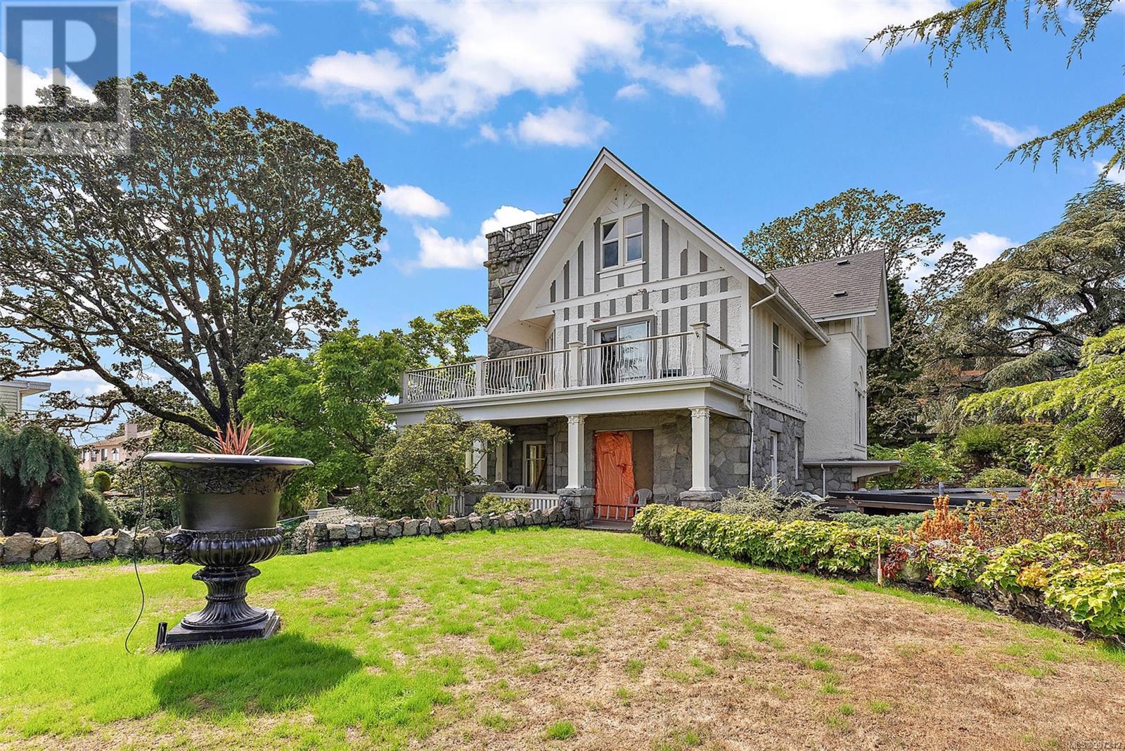 404 2920 COOK St, Victoria