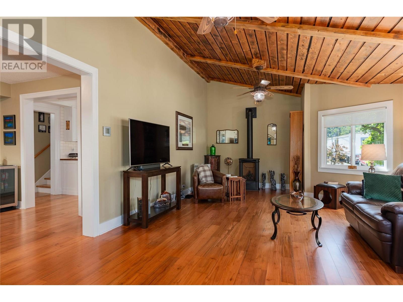 1443 Columbia Avenue, Trail