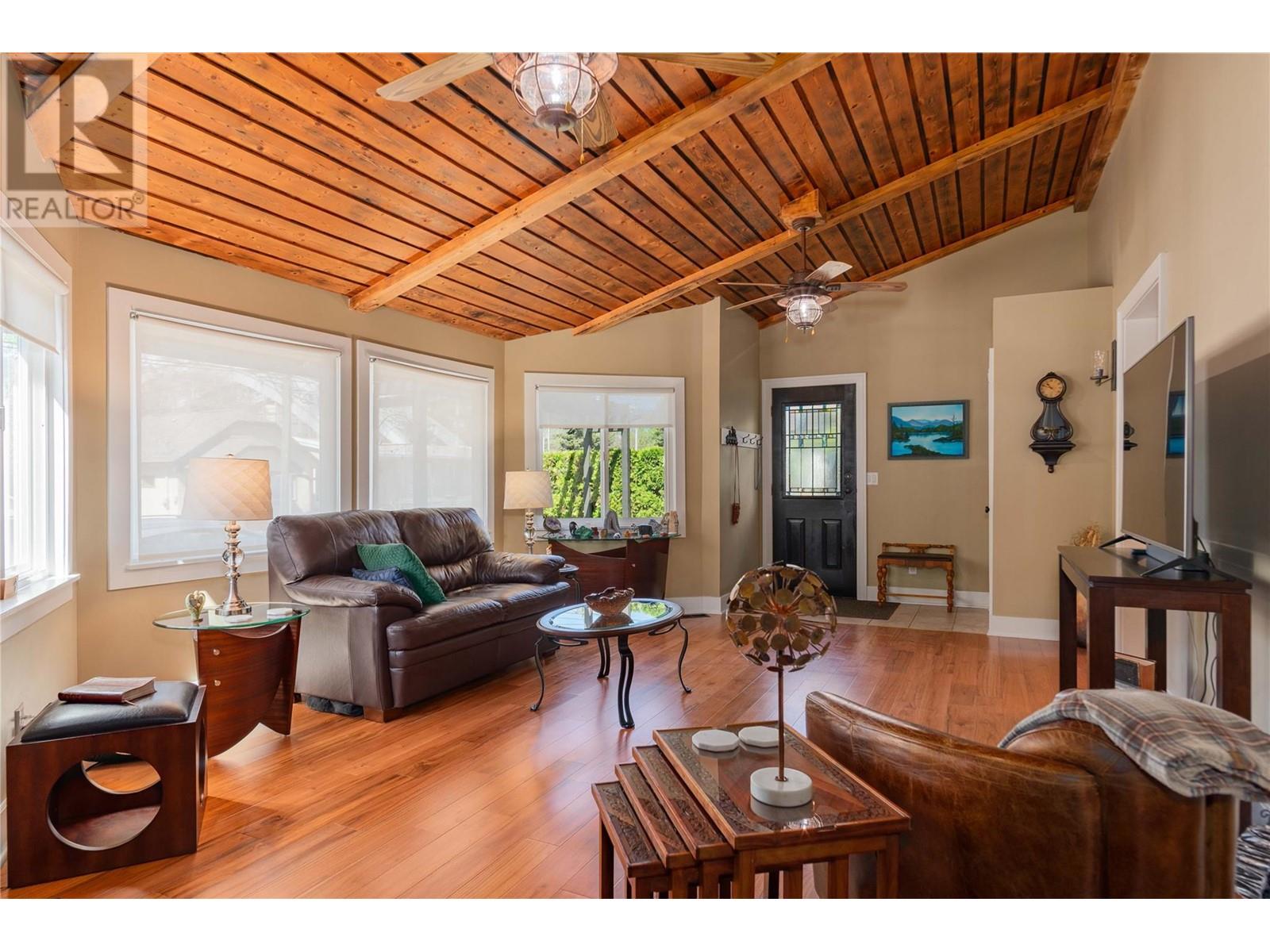 1443 Columbia Avenue, Trail