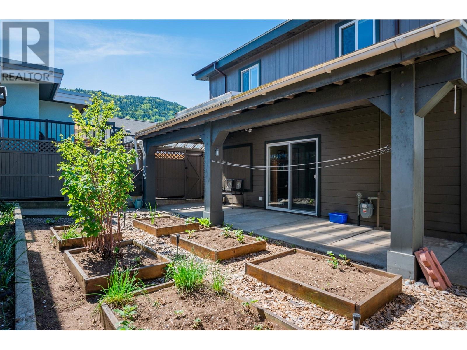 1443 Columbia Avenue, Trail