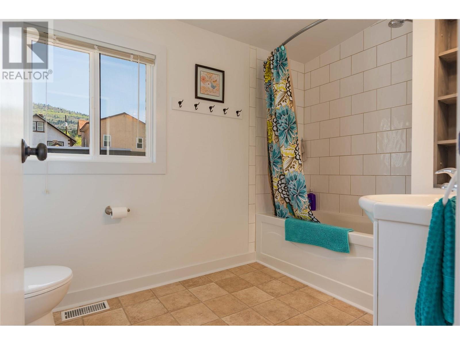 1443 Columbia Avenue, Trail