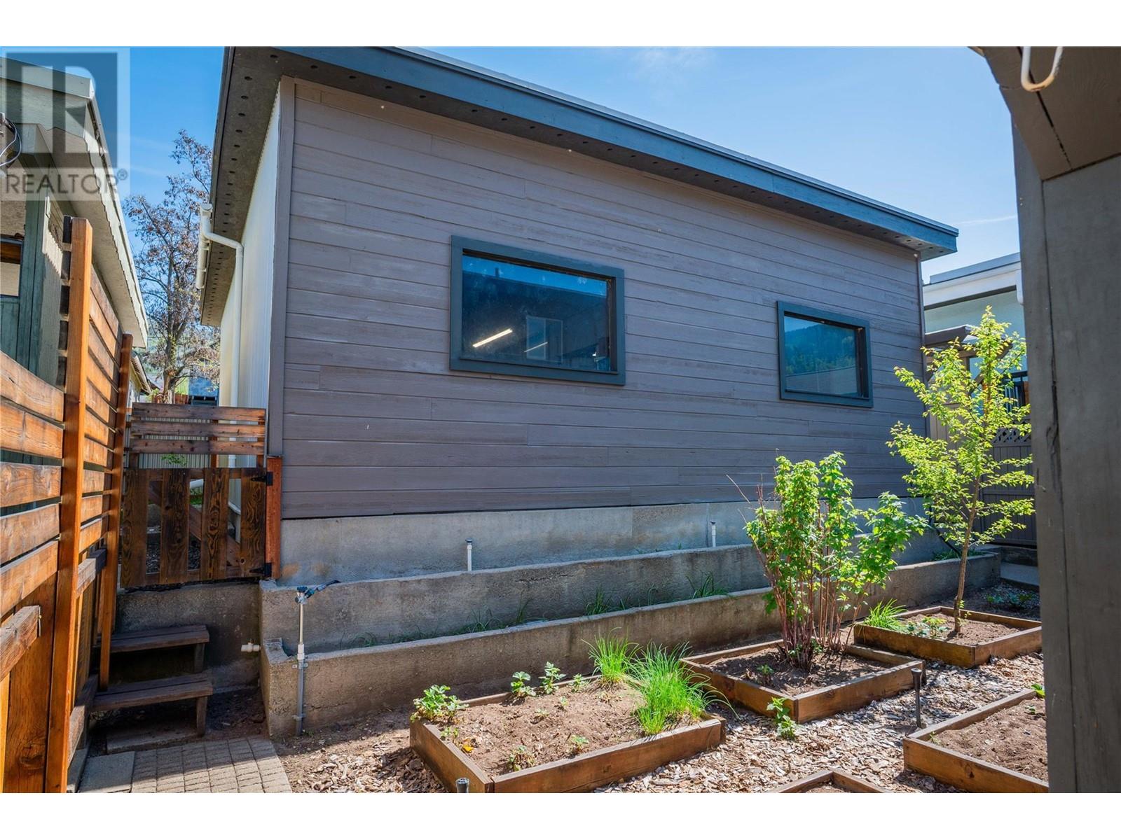 1443 Columbia Avenue, Trail