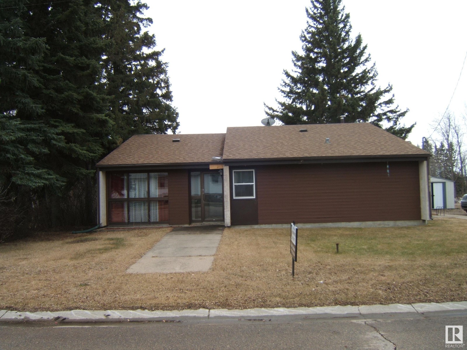 Photo 2 of 4901 47 Av, Myrnam AB