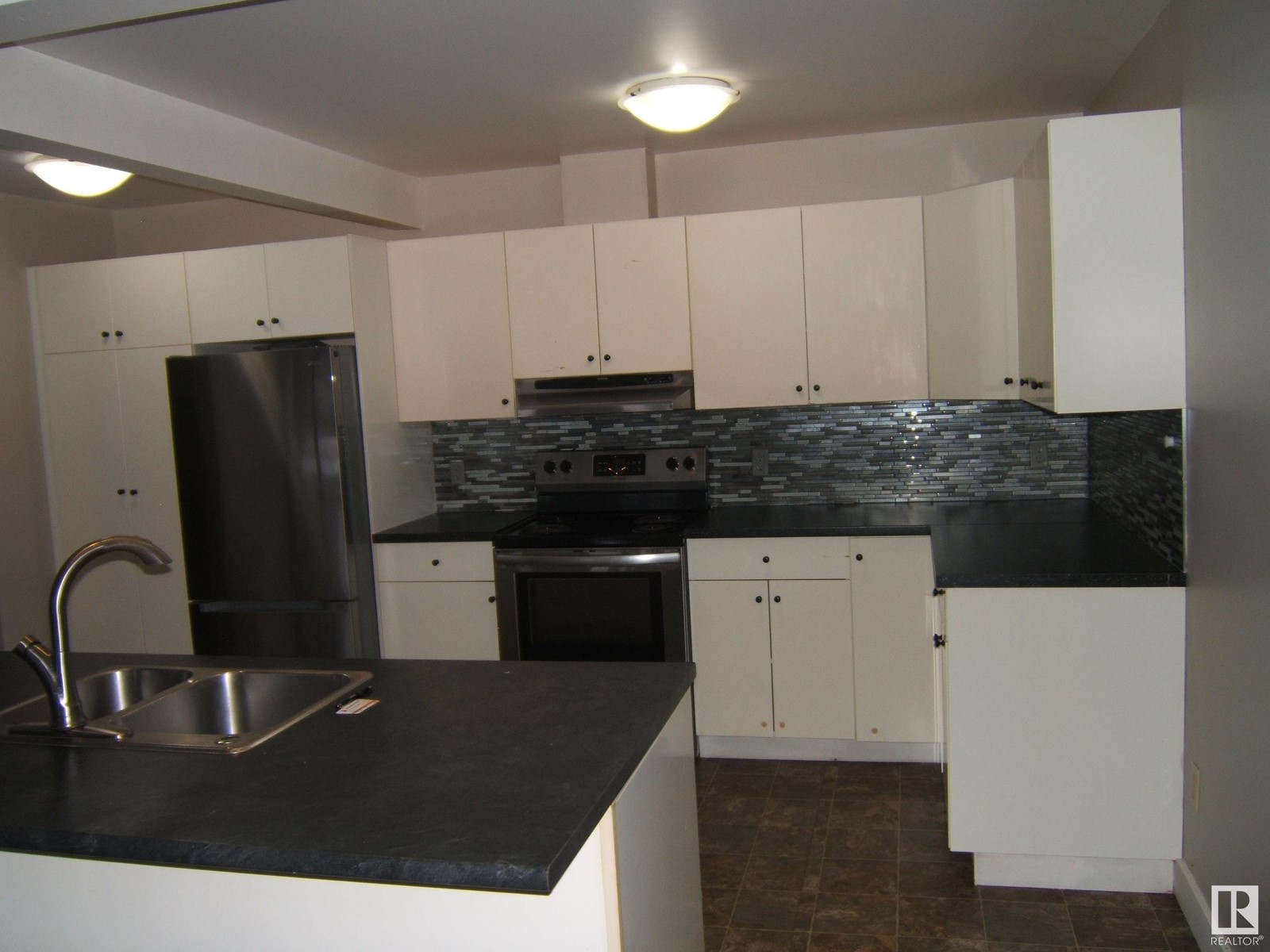 Photo 18 of 4901 47 Av, Myrnam AB