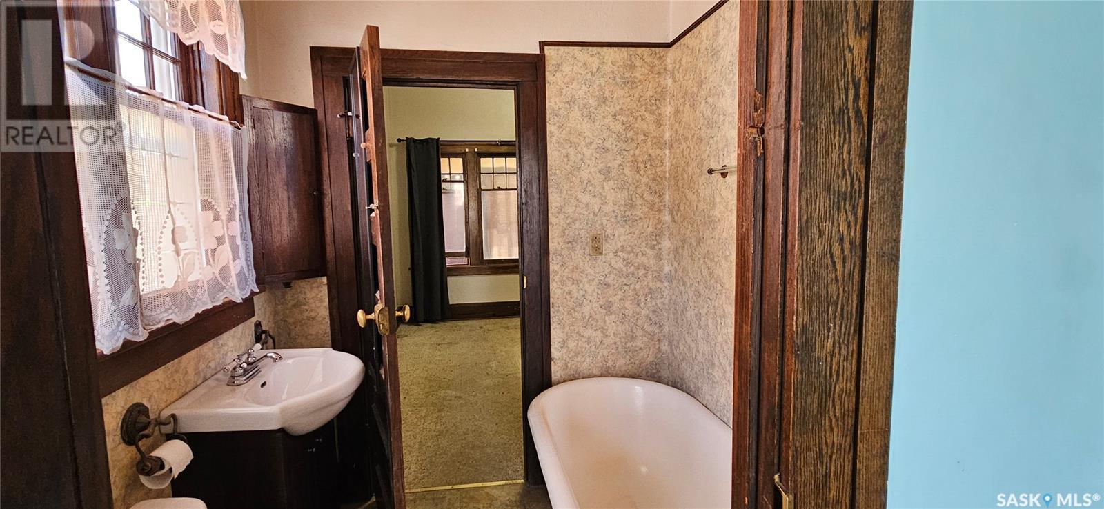 Single Family House Bungalow for Sale in  nd AVENUE NW Swift Current 