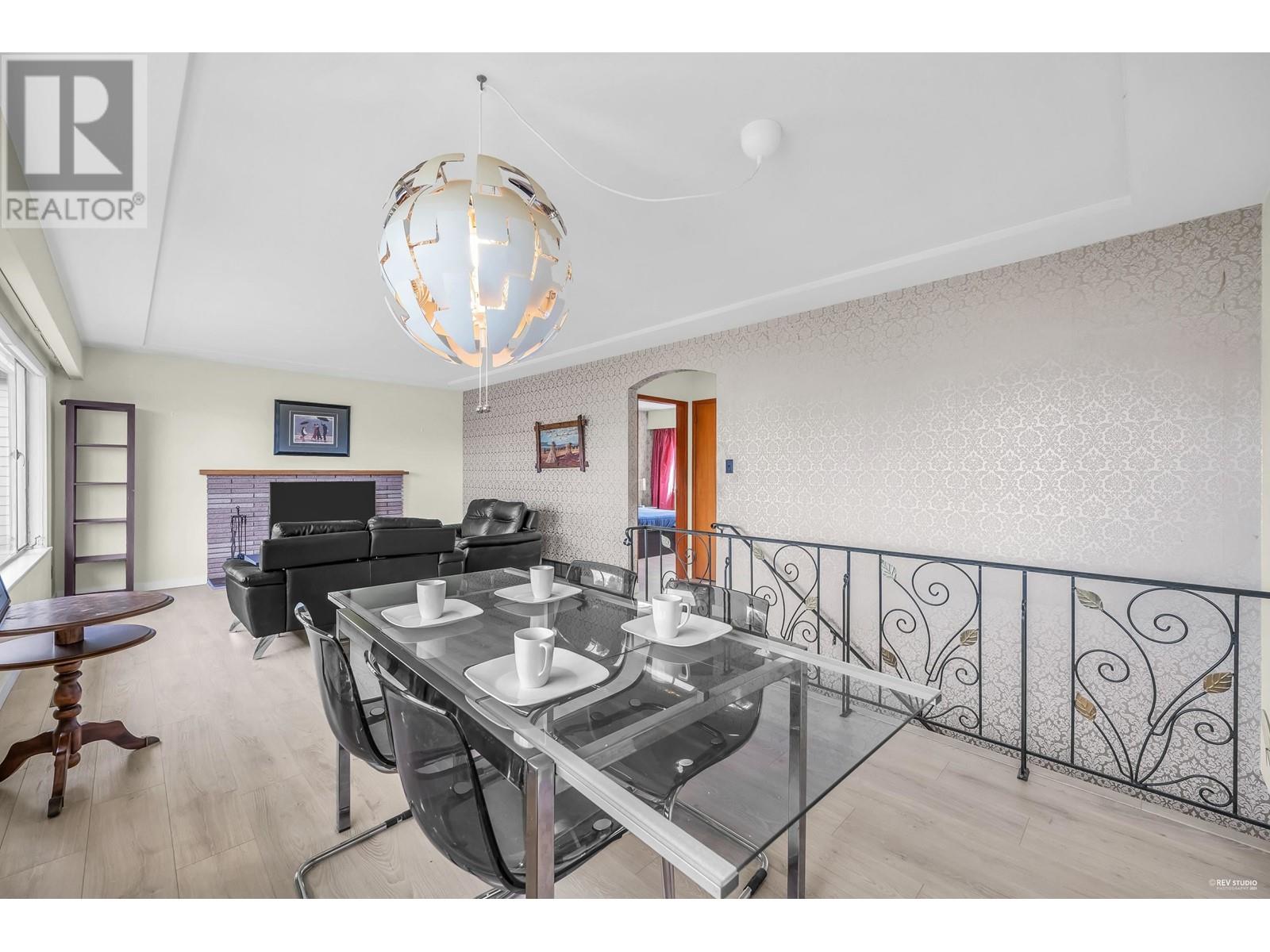 8620 CAMDEN CRESCENT, Richmond real estate listing R2885302