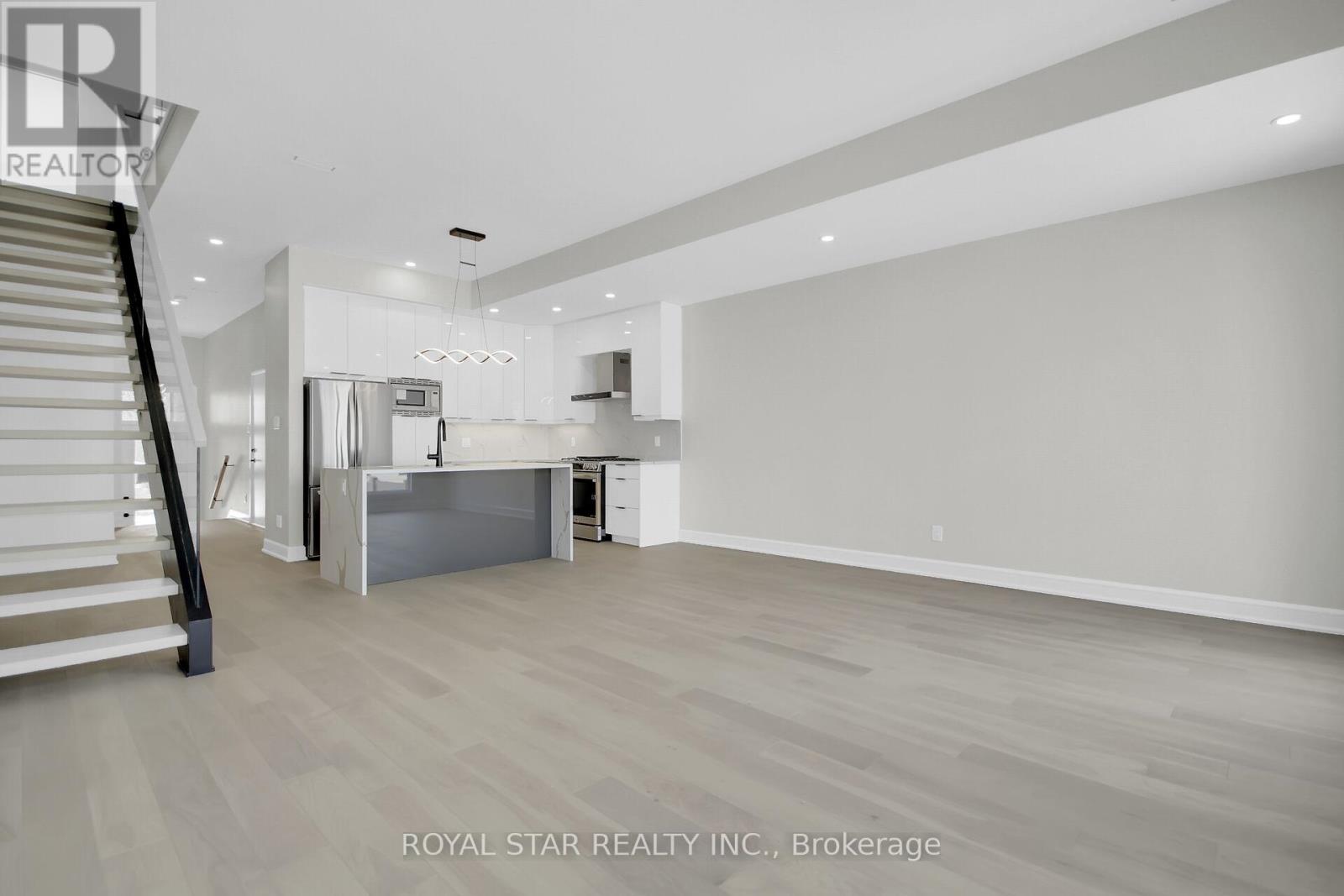 Photo 11 of 549 Mutual Street, Ottawa ON