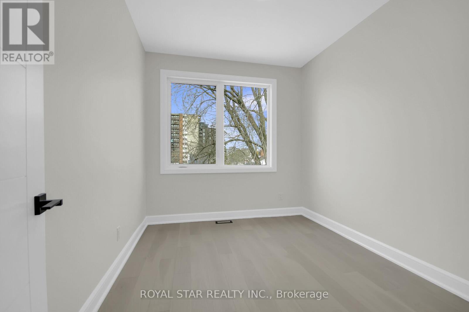Photo 33 of 549 Mutual Street, Ottawa ON