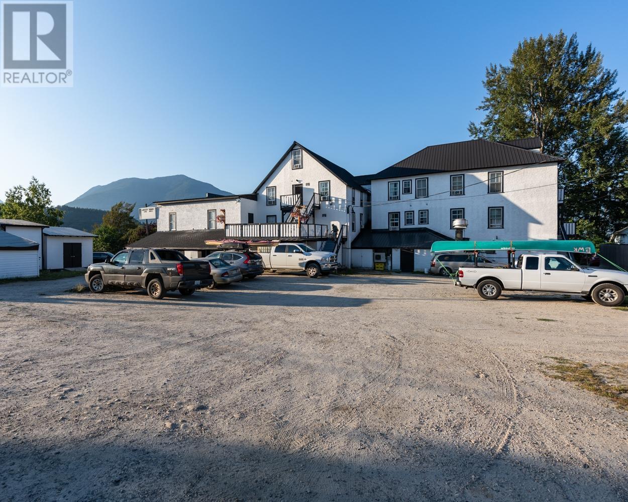 92 4TH Avenue, Nakusp