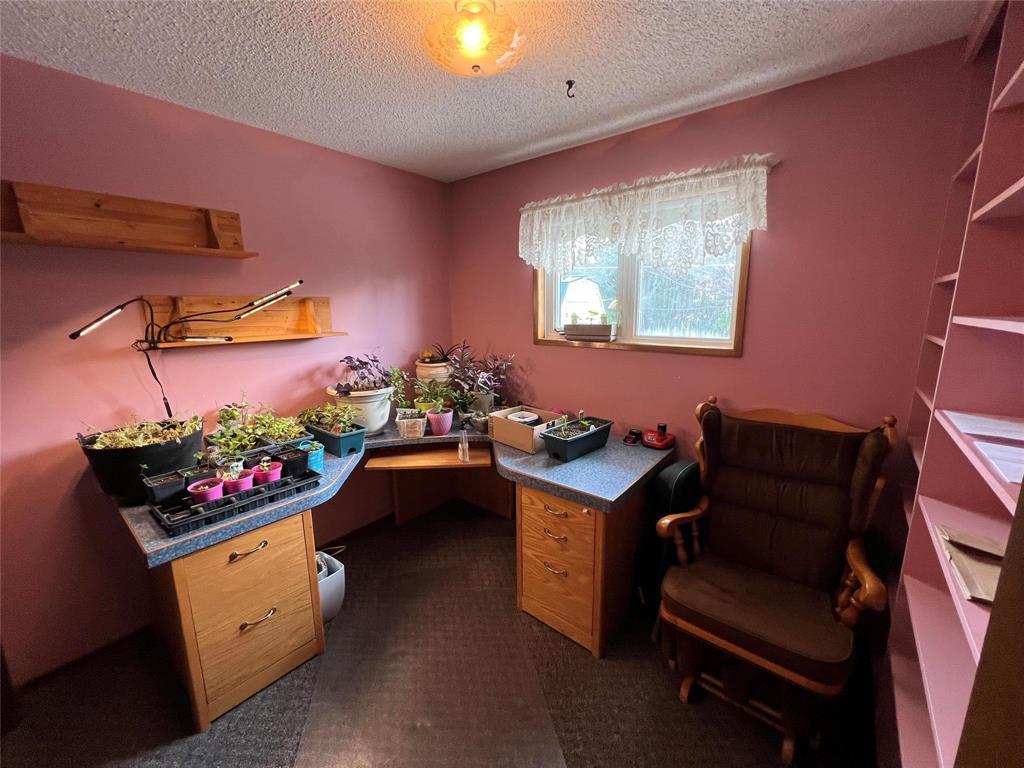 Photo 17 of 65040 44 Highway, Whitemouth MB