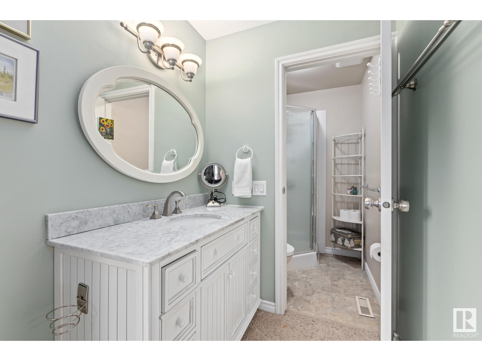 Single Family House Bi-level for Sale in  BANTING PL St. Albert 