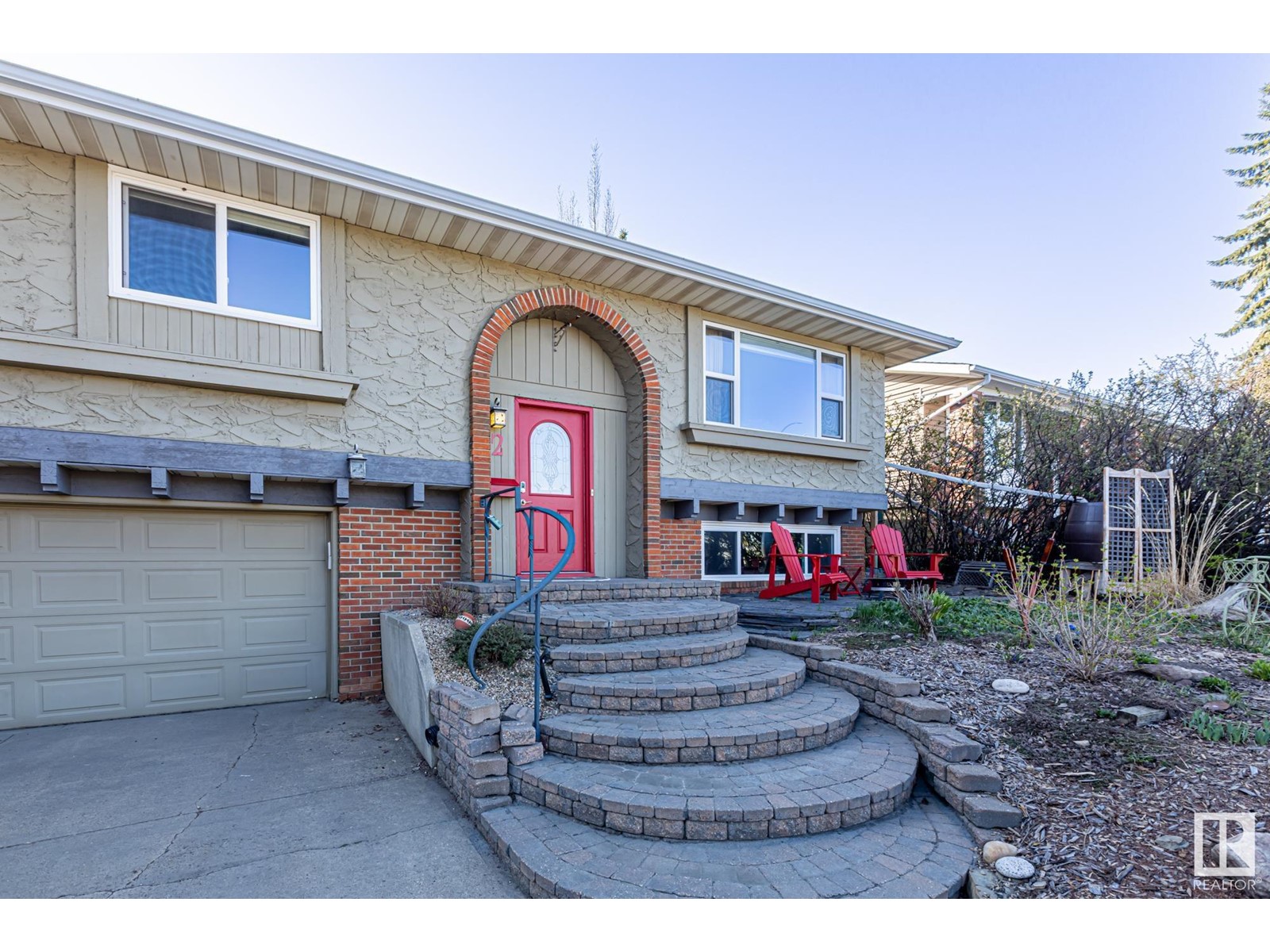 Single Family House Bi-level for Sale in  BANTING PL St. Albert 