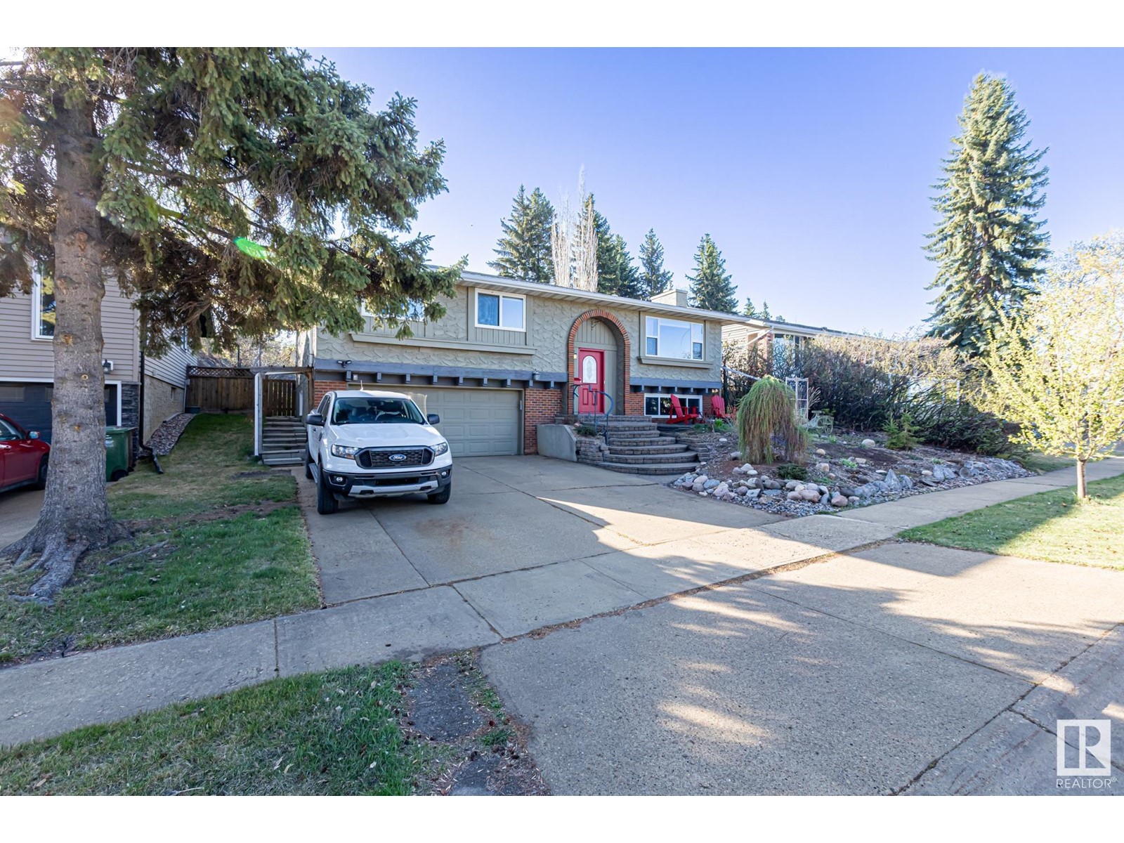 Single Family House Bi-level for Sale in  BANTING PL St. Albert 