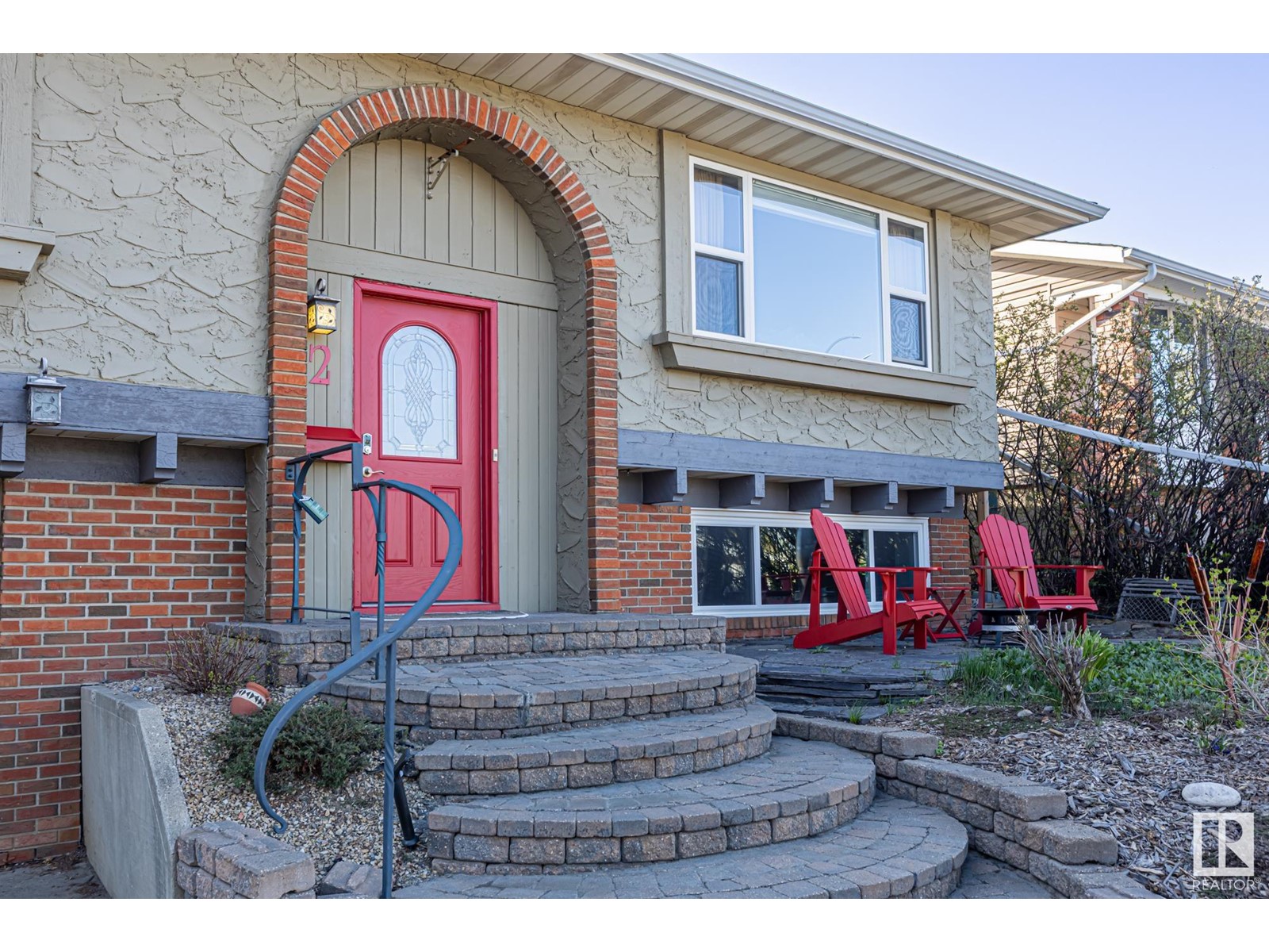 Single Family House Bi-level for Sale in  BANTING PL St. Albert 
