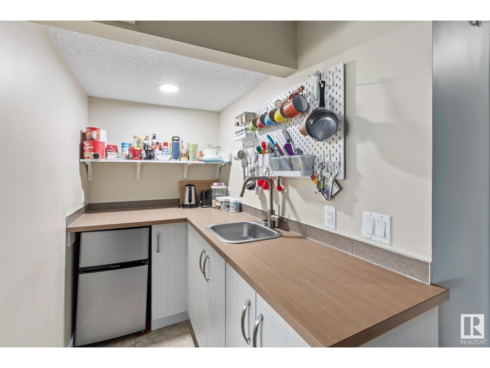 Single Family House Bi-level for Sale in  BANTING PL St. Albert 