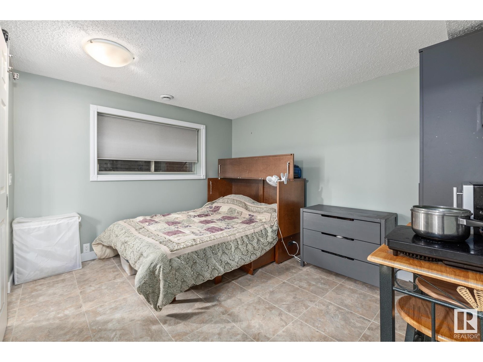 Single Family House Bi-level for Sale in  BANTING PL St. Albert 