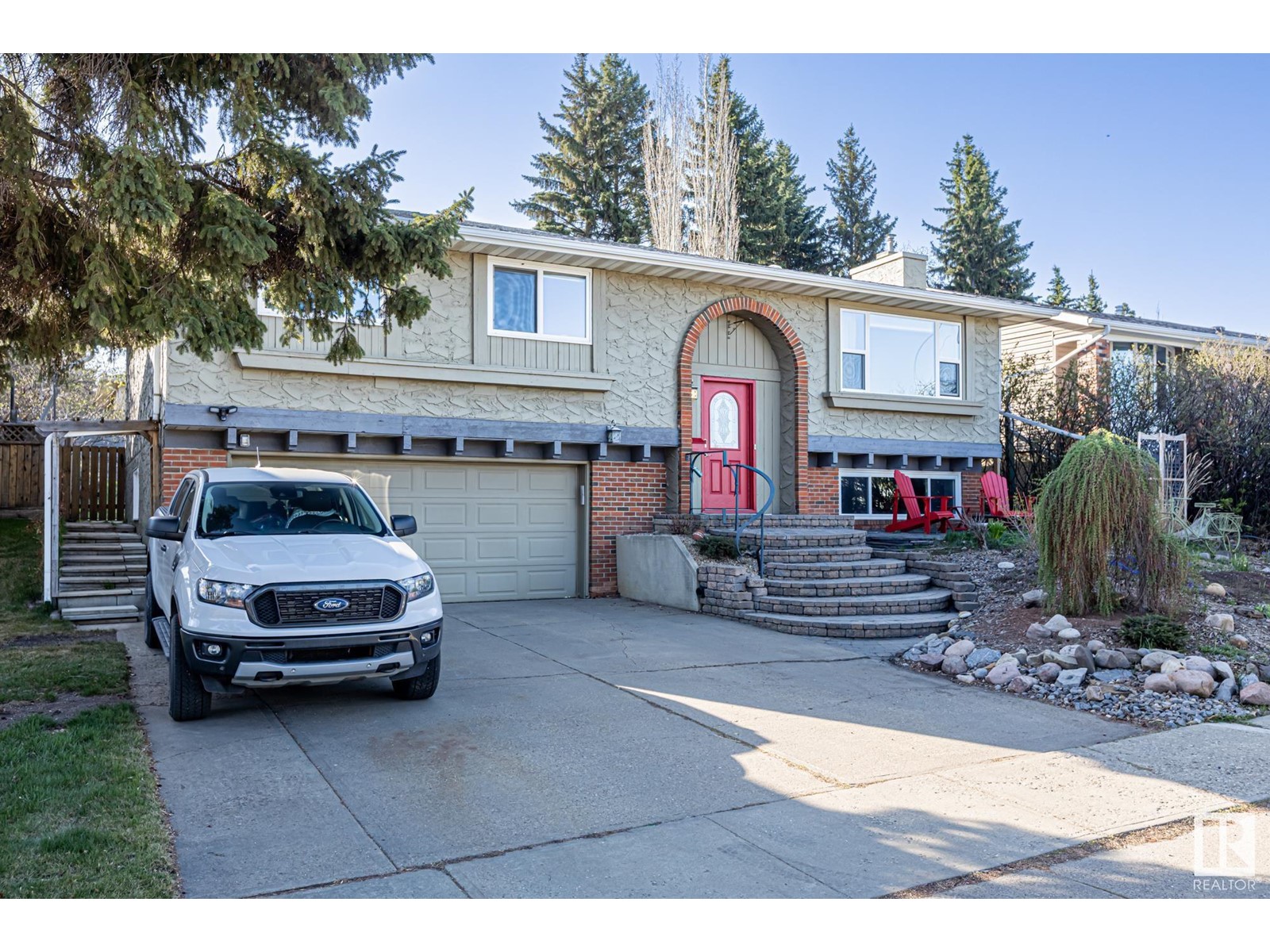 Single Family House Bi-level for Sale in  BANTING PL St. Albert 