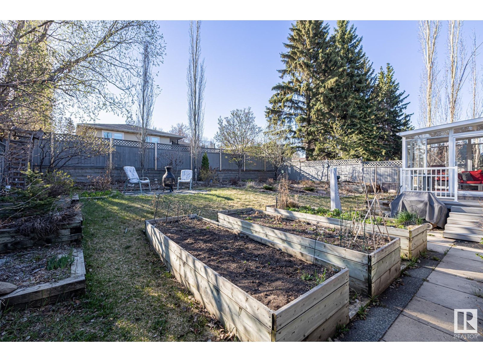 Single Family House Bi-level for Sale in  BANTING PL St. Albert 