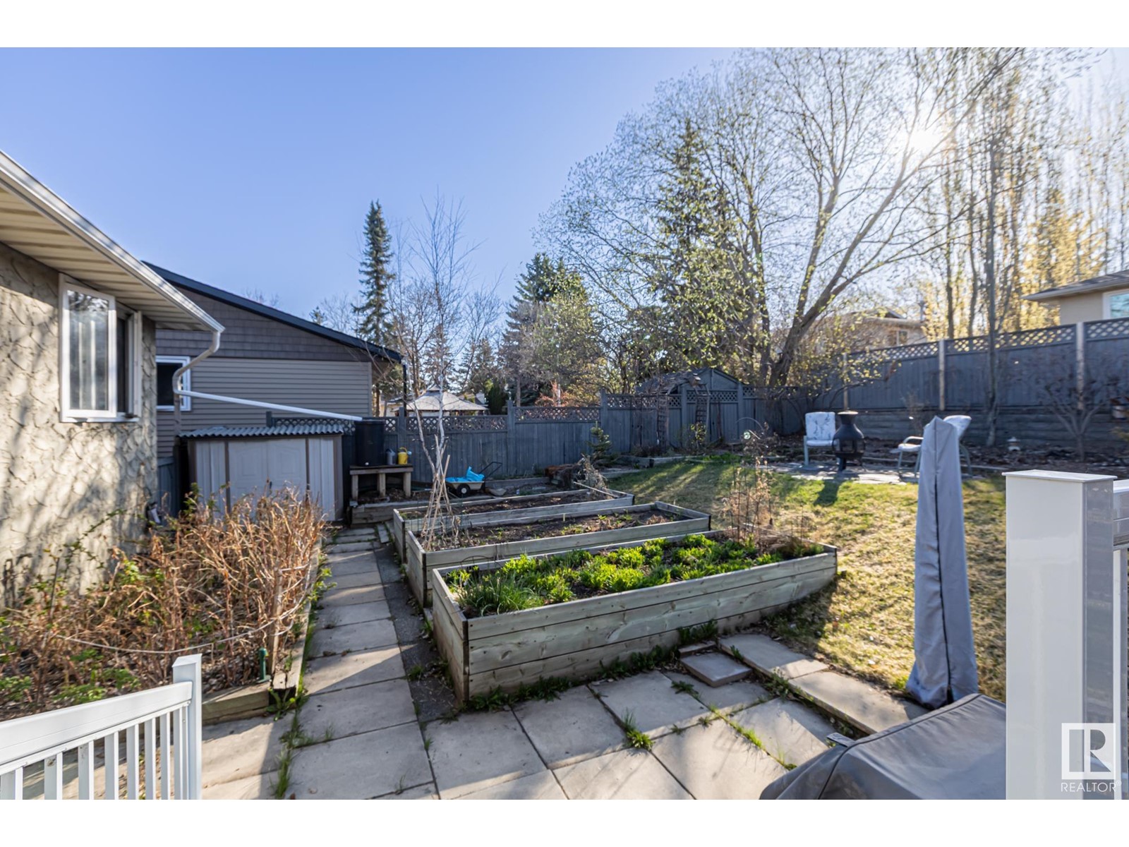 Single Family House Bi-level for Sale in  BANTING PL St. Albert 