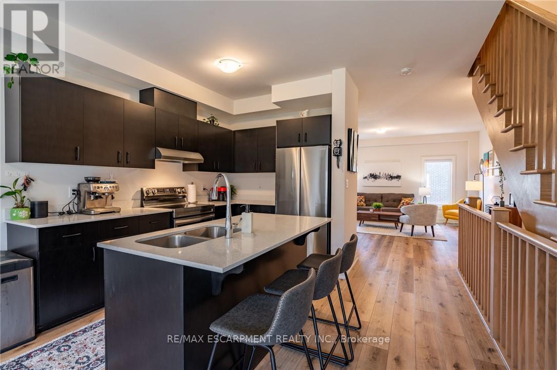 Photo 3 of 16 Raspberry Lane, Hamilton ON