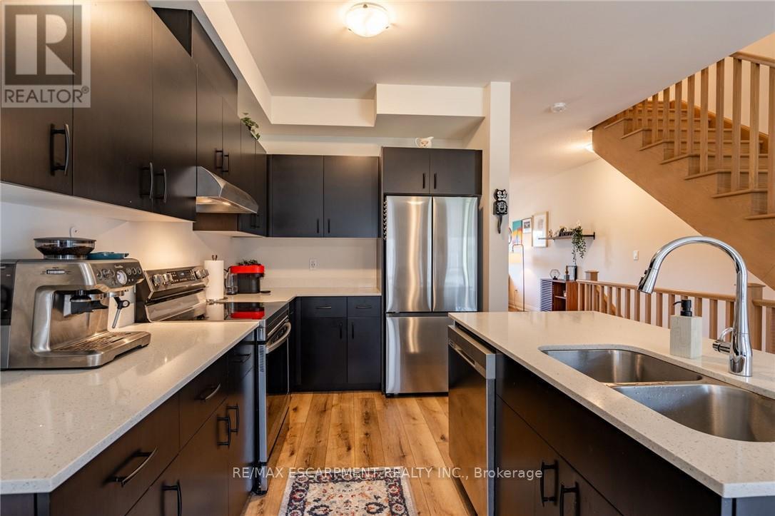 Photo 28 of 16 Raspberry Lane, Hamilton ON