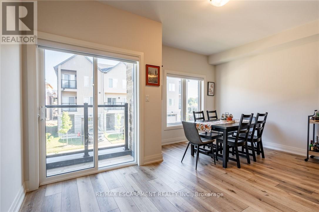 Photo 38 of 16 Raspberry Lane, Hamilton ON