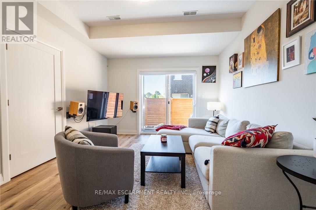 Photo 45 of 16 Raspberry Lane, Hamilton ON