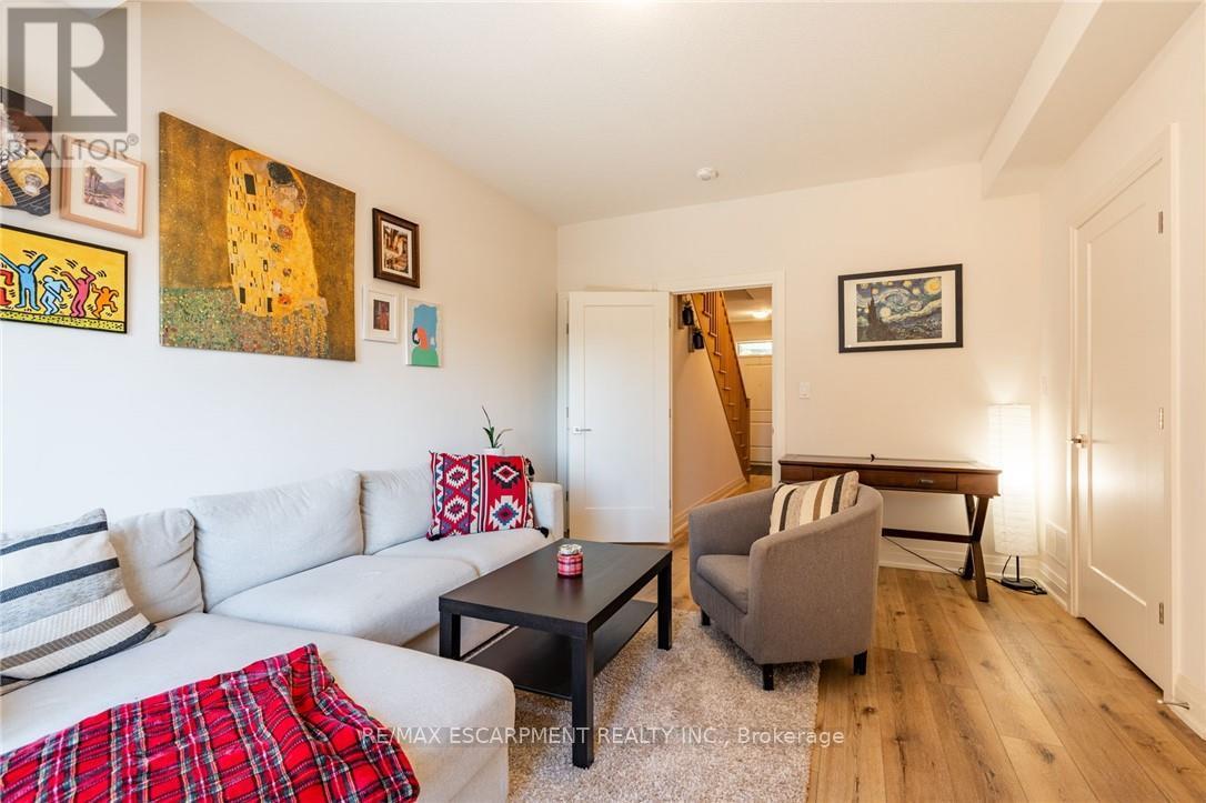 Photo 46 of 16 Raspberry Lane, Hamilton ON