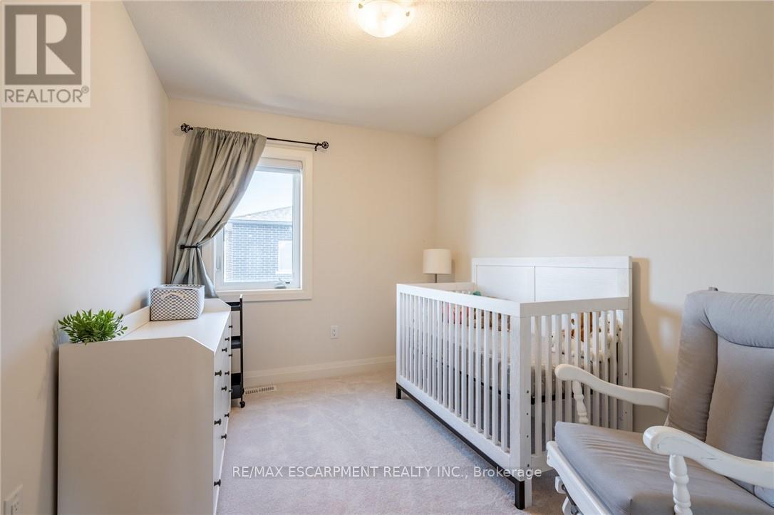 Photo 1 of 16 Raspberry Lane, Hamilton ON