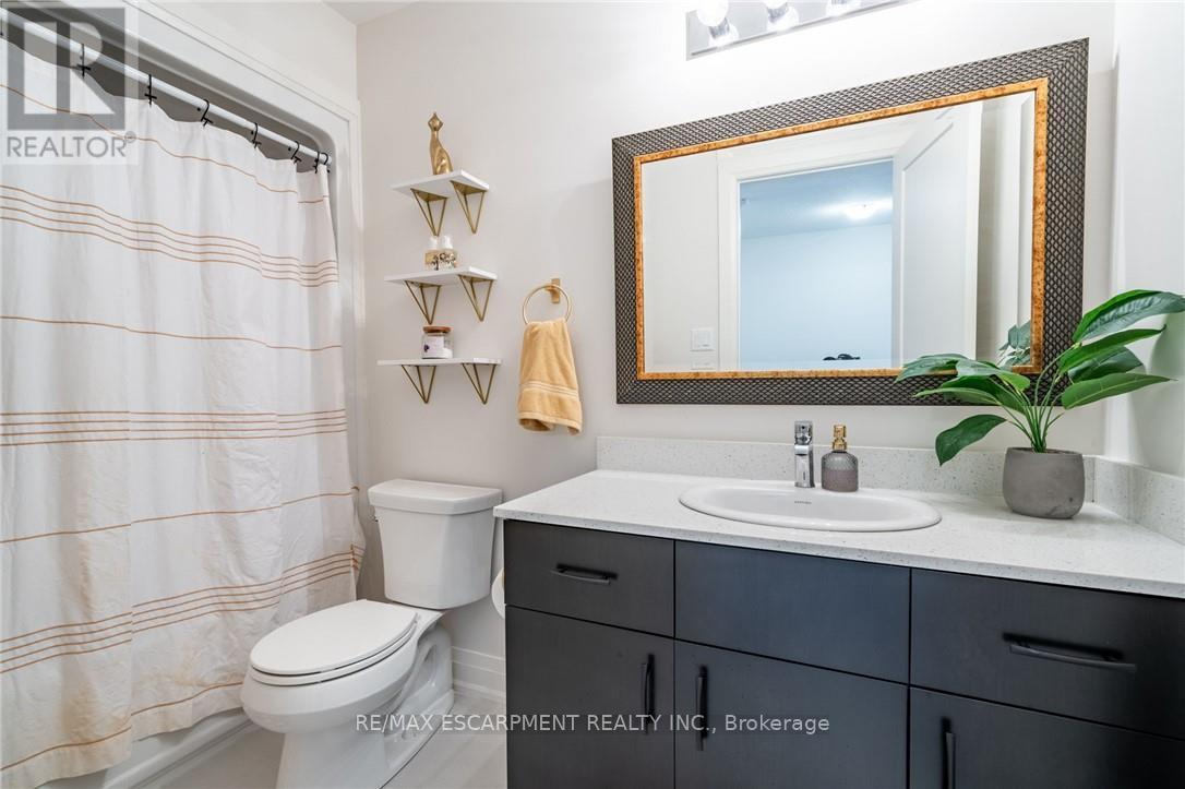 Photo 48 of 16 Raspberry Lane, Hamilton ON