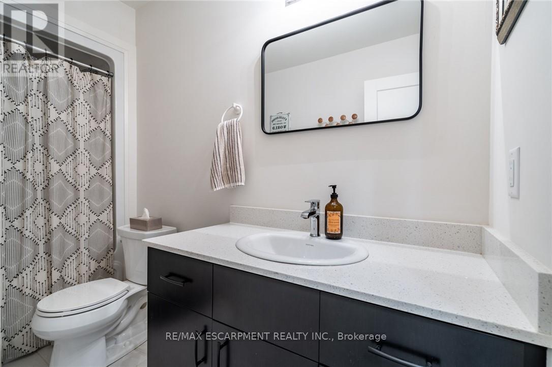Photo 25 of 16 Raspberry Lane, Hamilton ON
