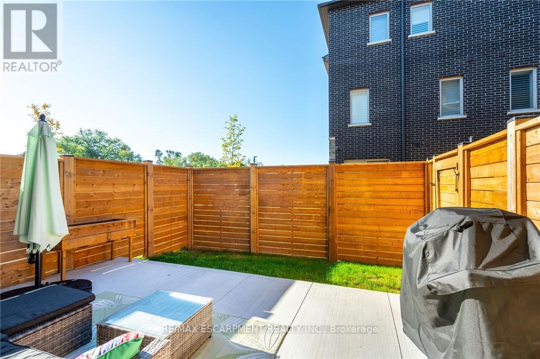 Photo 12 of 16 Raspberry Lane, Hamilton ON