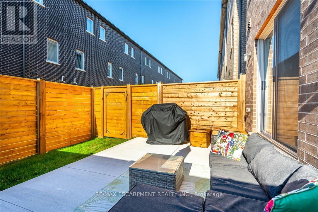 Photo 37 of 16 Raspberry Lane, Hamilton ON