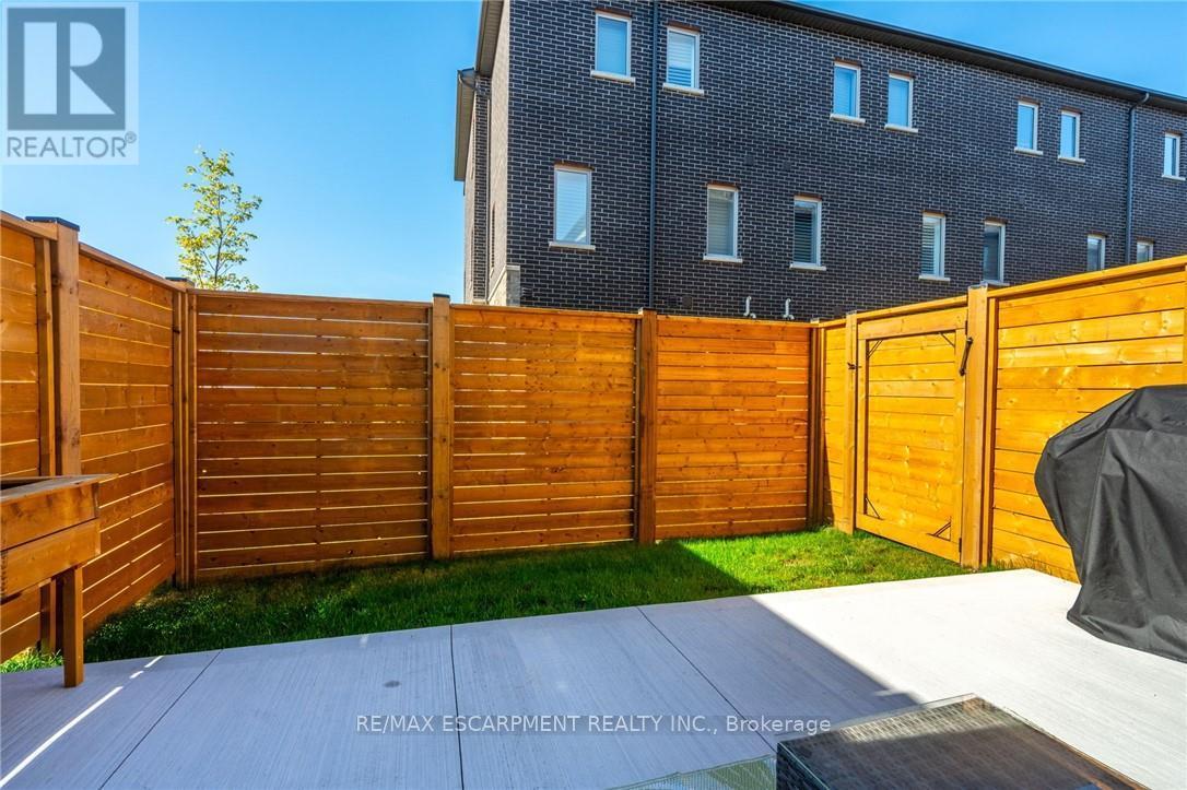 Photo 42 of 16 Raspberry Lane, Hamilton ON