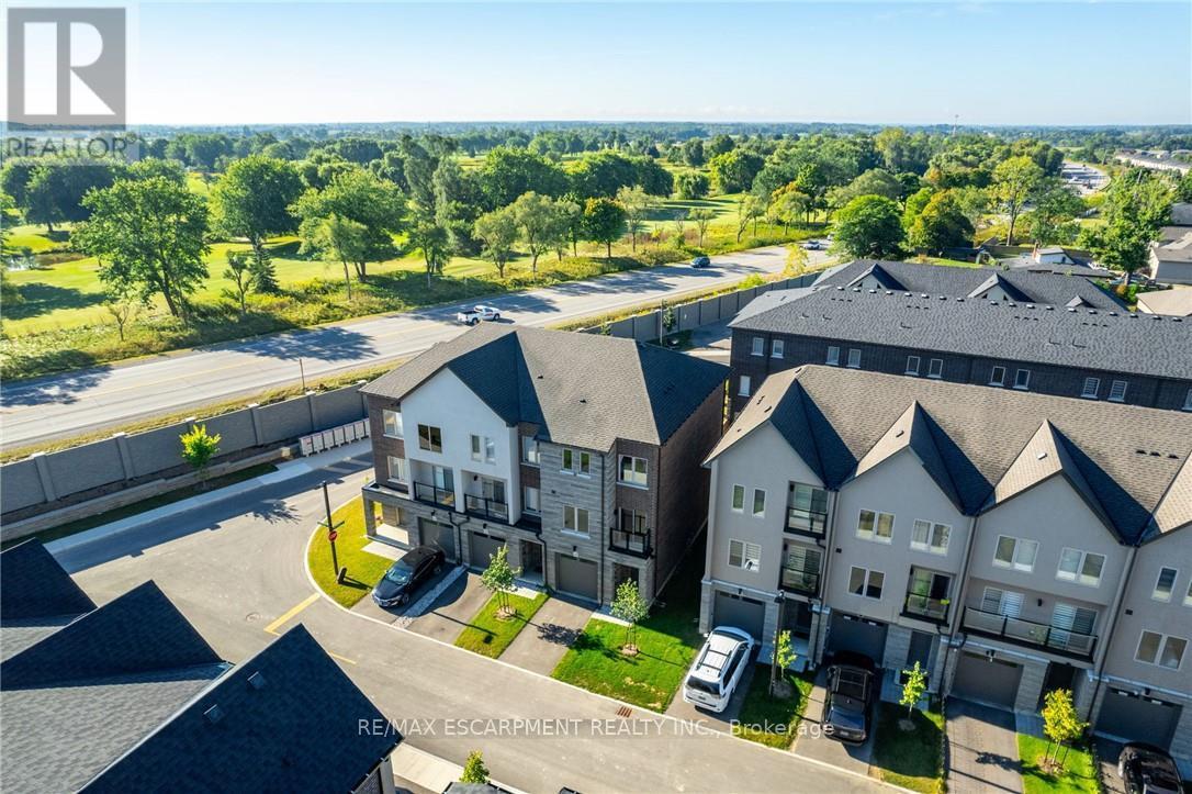 Photo 34 of 16 Raspberry Lane, Hamilton ON