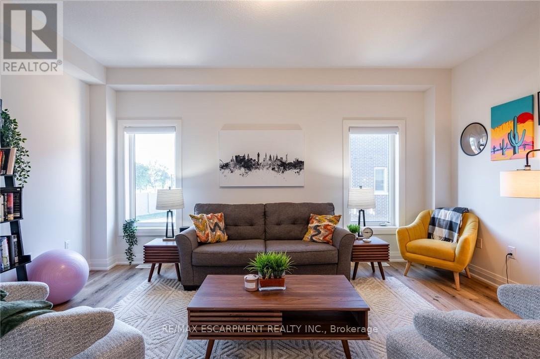 Photo 44 of 16 Raspberry Lane, Hamilton ON