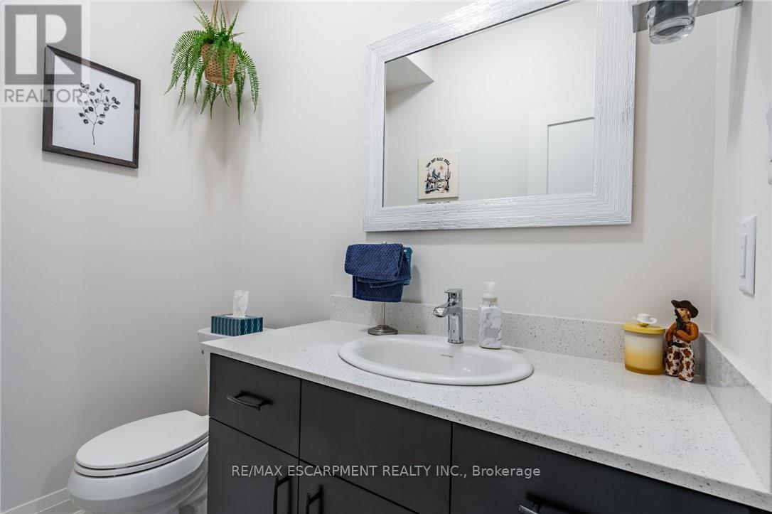 Photo 29 of 16 Raspberry Lane, Hamilton ON