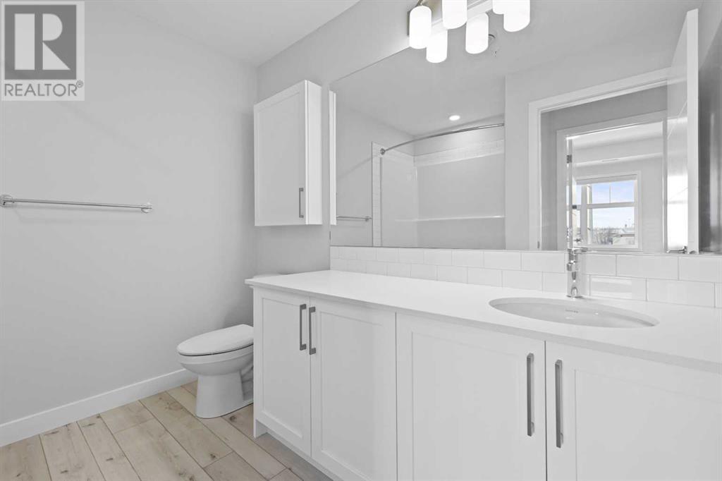 Single Family House for Sale in   Les Jardins Park SE Douglasdale/Glen Calgary 