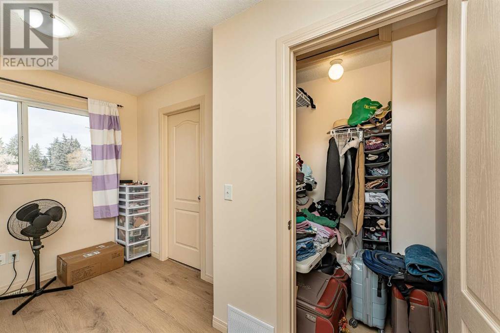 Single Family House for Sale in   Collingwood Place NW Collingwood Calgary 
