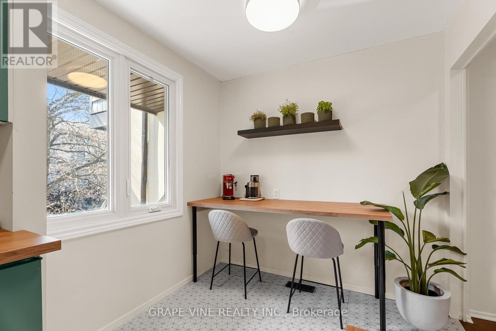 Photo 12 of 29 655 Richmond Road, Ottawa ON