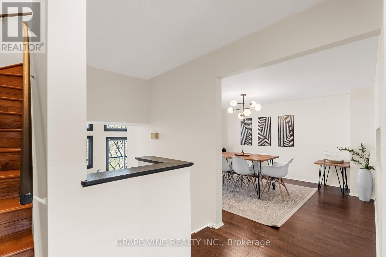 Photo 15 of 29 655 Richmond Road, Ottawa ON