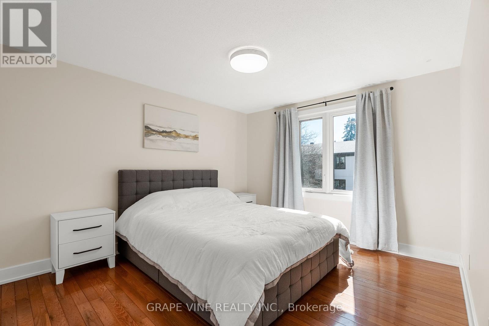 Photo 5 of 29 655 Richmond Road, Ottawa ON