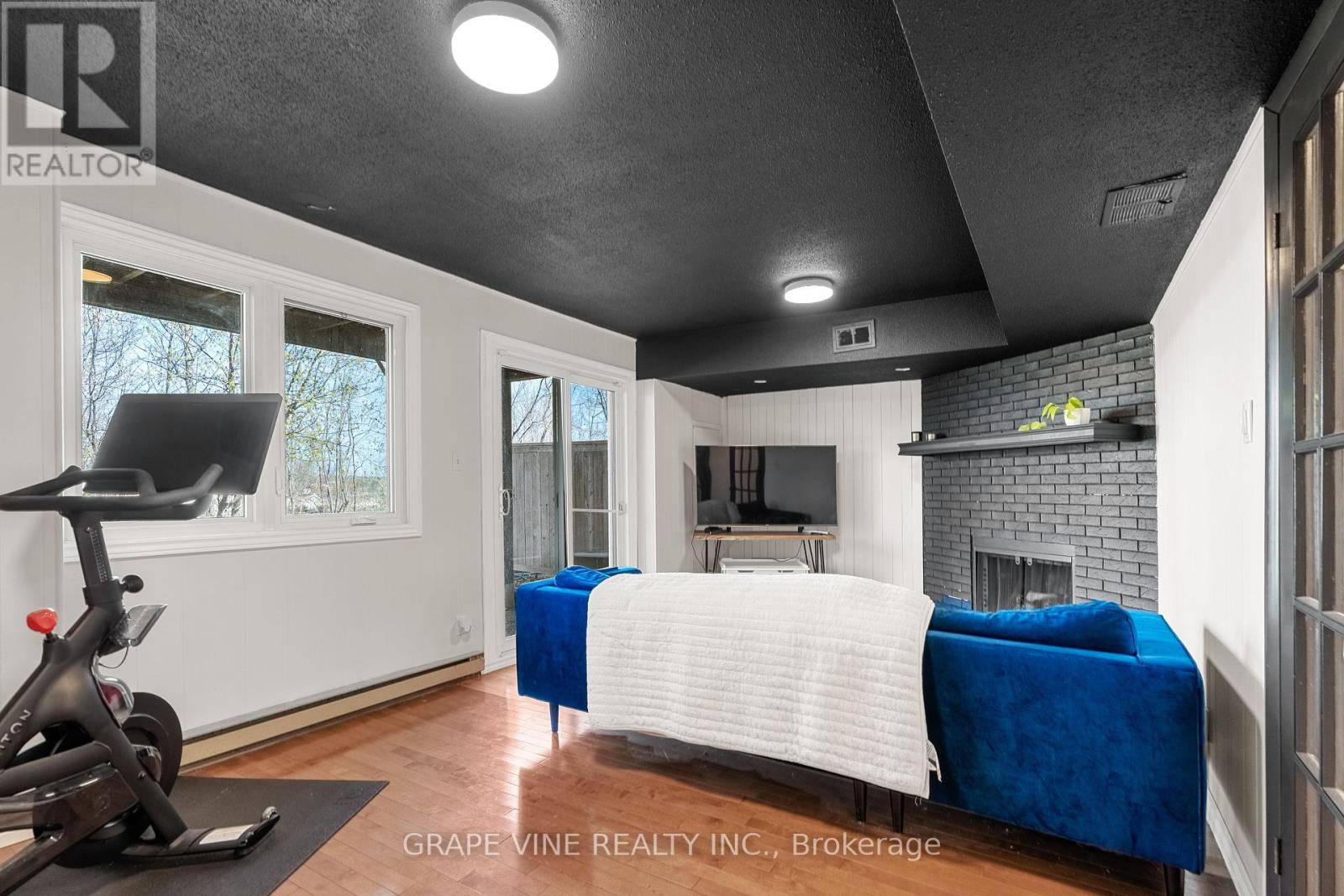 Photo 3 of 29 655 Richmond Road, Ottawa ON
