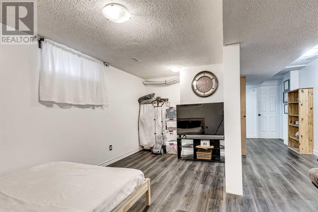 Single Family House for Sale in   Street NE Temple Calgary 