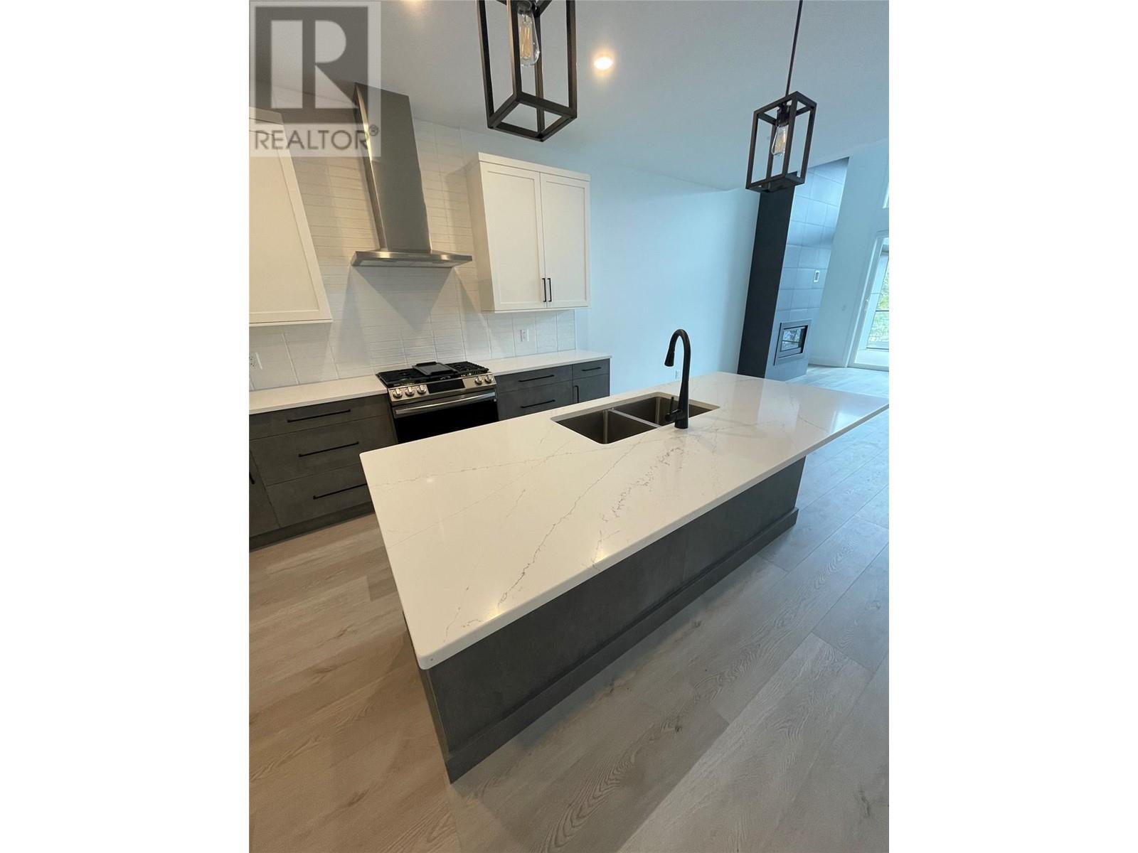 7 2835 Canyon Crest Drive, West Kelowna