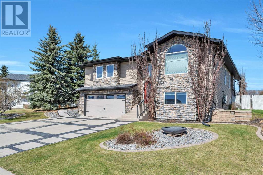 9 Lakes Close, Lacombe