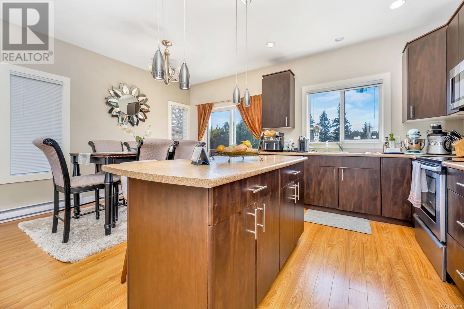 1017 Sandalwood Crt, Langford