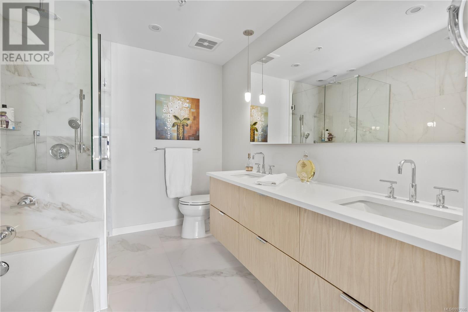208 5118 Cordova Bay Road, Saanich